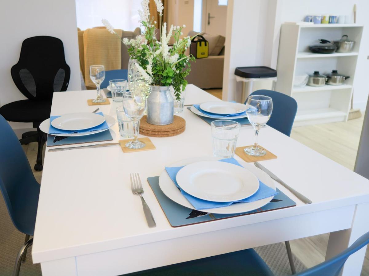 Elegant Home Mod Kitchen, Fast Wi-Fi, Free Parking Каррікфергус Екстер'єр фото